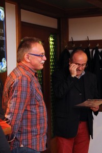 Wolfgang Todt erhält die goldene Ehrennadel des Turngaus, überreicht von Wolfgang Schick
